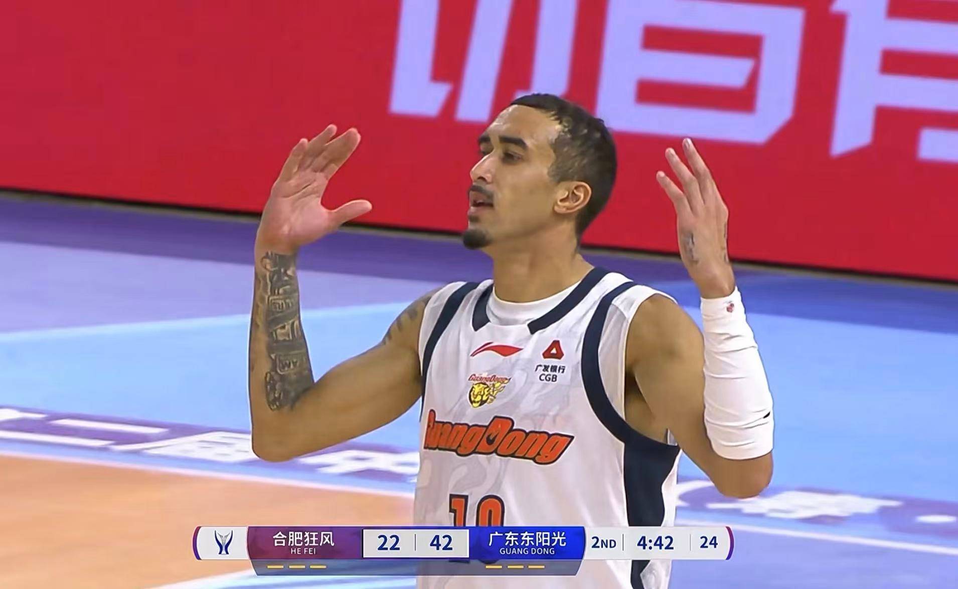 金年会-集结日体能课后，广东宏远外线爆发备战亚冠，媒体盛赞，纪律约束更严格